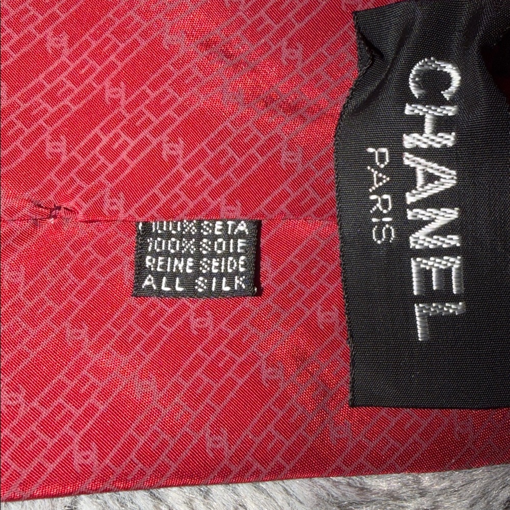 CHANEL Classic Red Tie - Picture 5 of 7